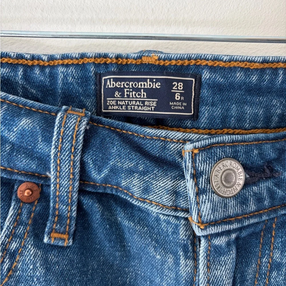 Abercrombie & Fitch Zoe Natural Rise Ankle Straight Medium Wash Jeans Size 28/6R - Picture 4 of 9